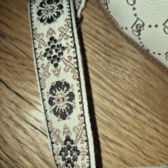 Bostanten Hobo Crossbody Bag - Picture 5 of 7